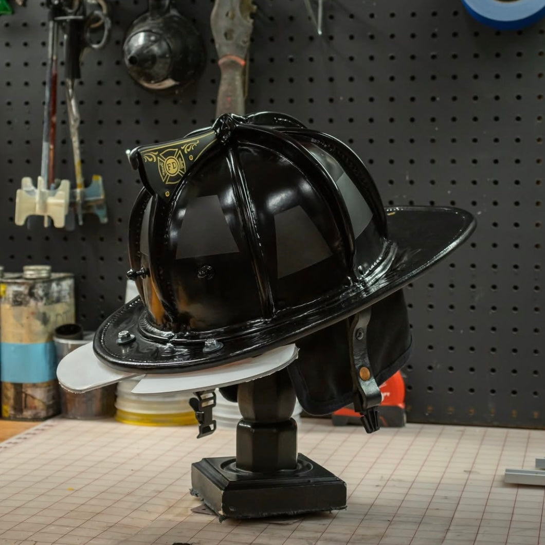 Soporte frontal de latón clásico.